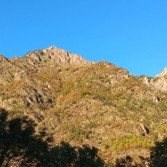Chambre Ou Gite Dans Une Maison De Montagne - De Suzon A Zelie Entraigues  エクステリア 写真