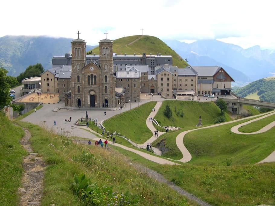 Chambre Ou Gite Dans Une Maison De Montagne - De Suzon A Zelie Entraigues  エクステリア 写真